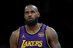 詹姆斯在C9比赛中突破纪录，战术调整引发热议！的简单介绍