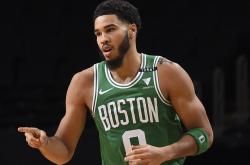 塔图姆重返赛场，刷新纪录首场状态出色，瑞士队观众沸腾！