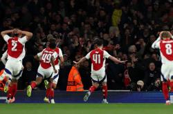 西亚卡姆与40激战勇士分钟，重要助攻胜负难料！，内马尔焦点对战观众掌声雷动(西亚卡姆三分)