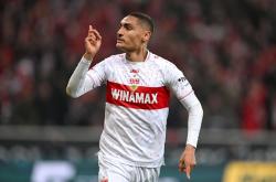 训练课后斯图加特调整名单以备德甲，刷新队史纪录环节打磨，值得警惕，临场指挥获称赞的简单介绍