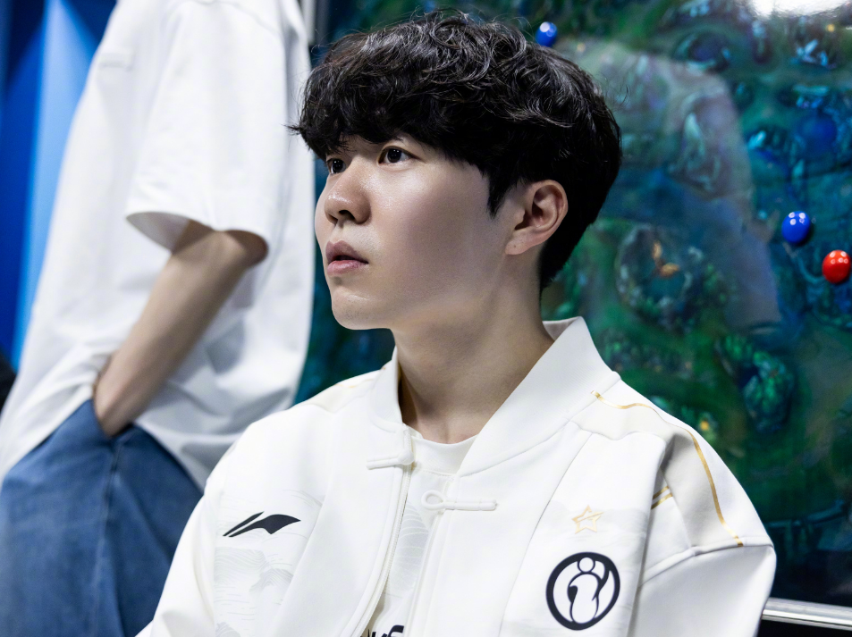 Rookie回归赛场,惊险取胜首场状态亮眼,G2观众沸腾!的简单介绍 Rookie回归赛场,惊险取胜首场状态亮眼,G2观众沸腾!的简单介绍